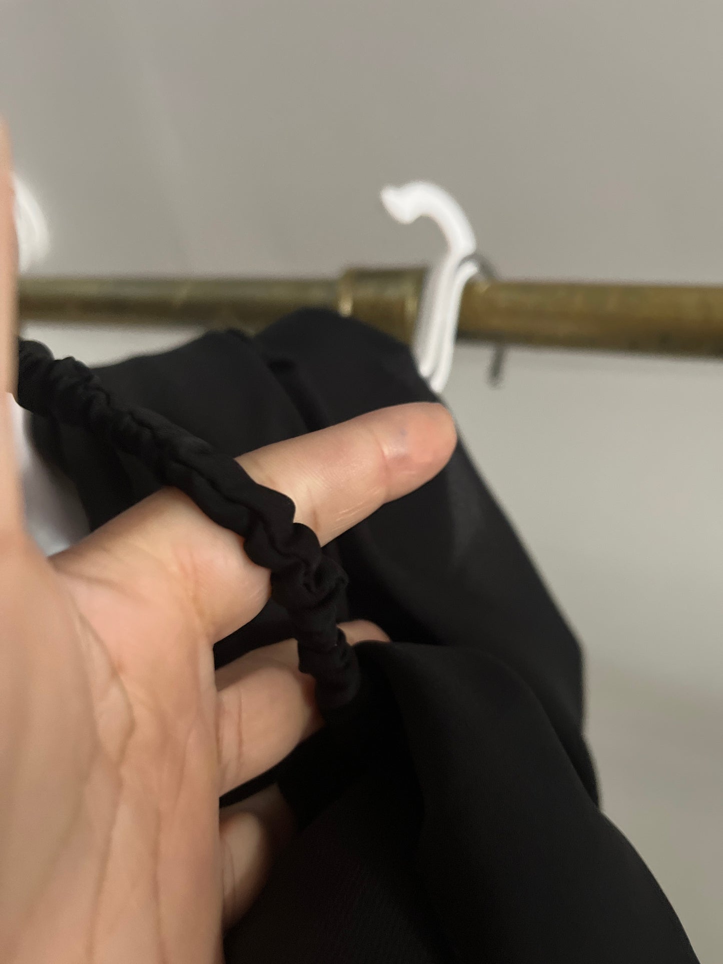 Closed Ruffle Fingerloop Overhead Set
