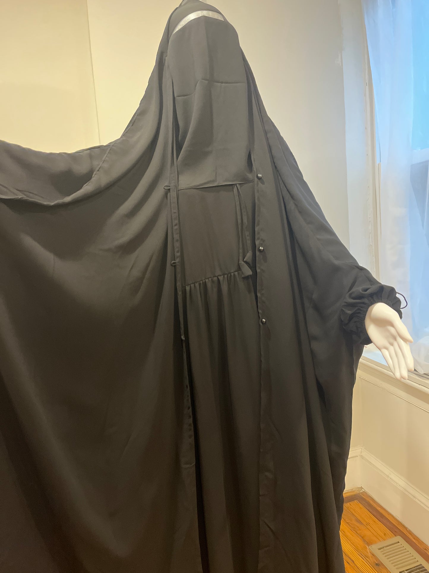 Hooded Cape (Open/Closed)