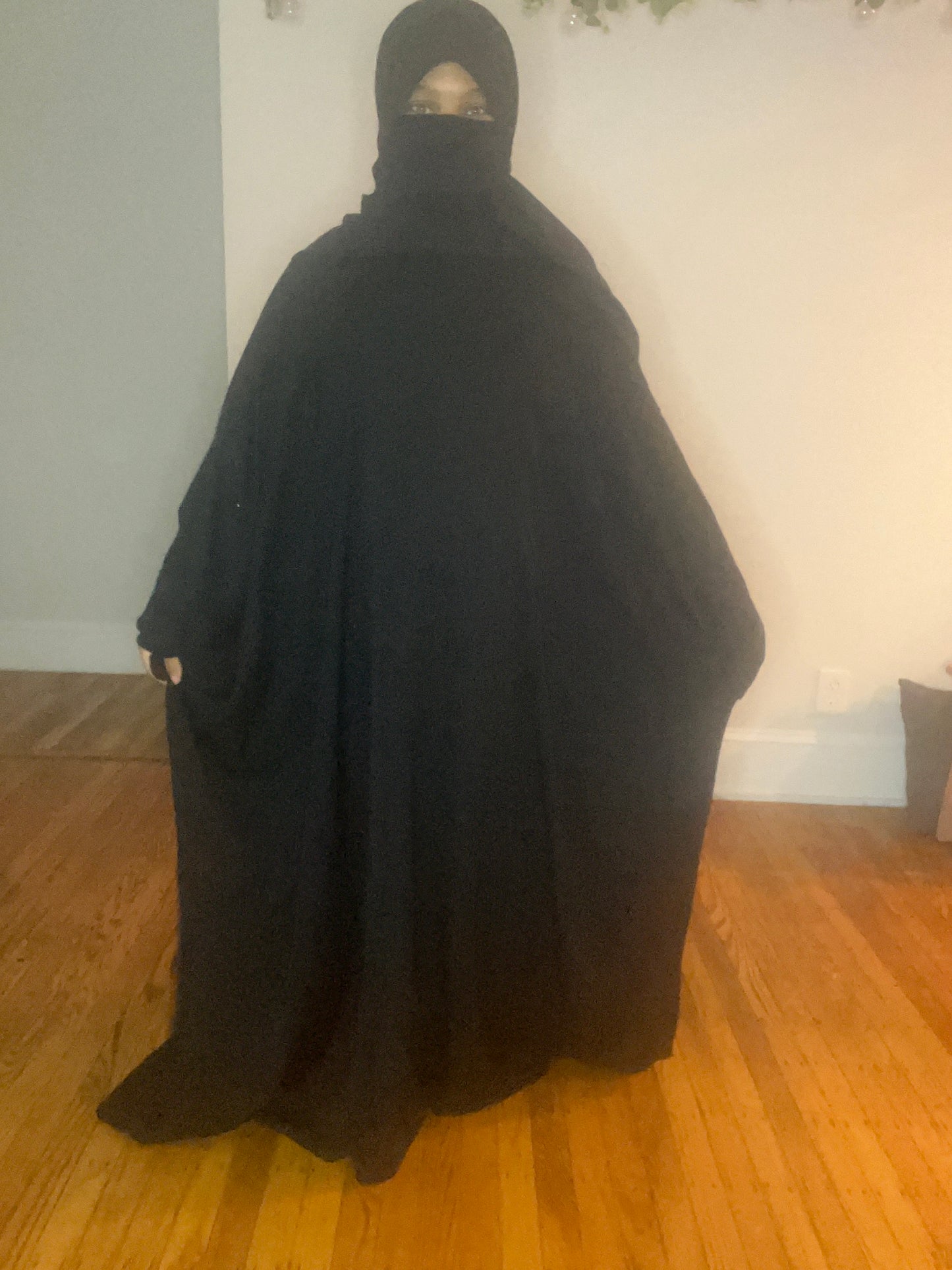 Wide Crystal Abaya (Black)